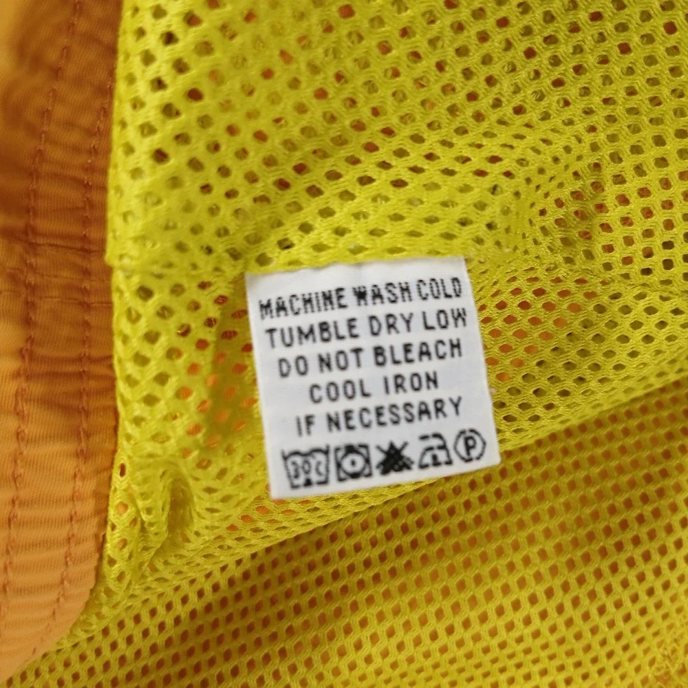 Tommy Bahama dive into